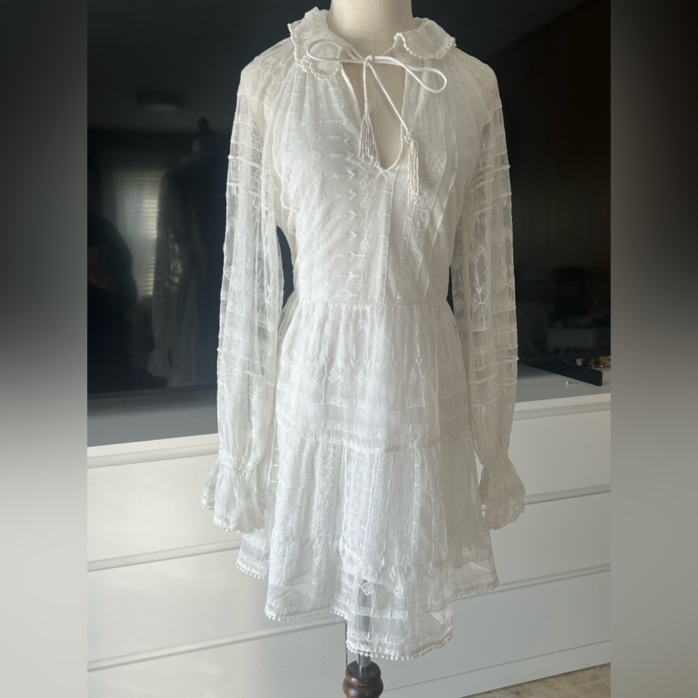 Zara’s elegant White Lace Half Dress